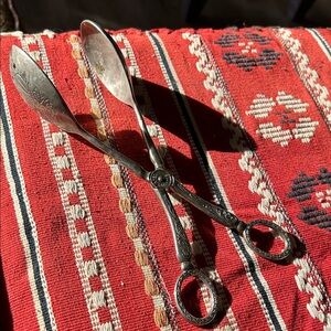 Elegant Silver plated Salade Scissors  carved. Mark Elegance